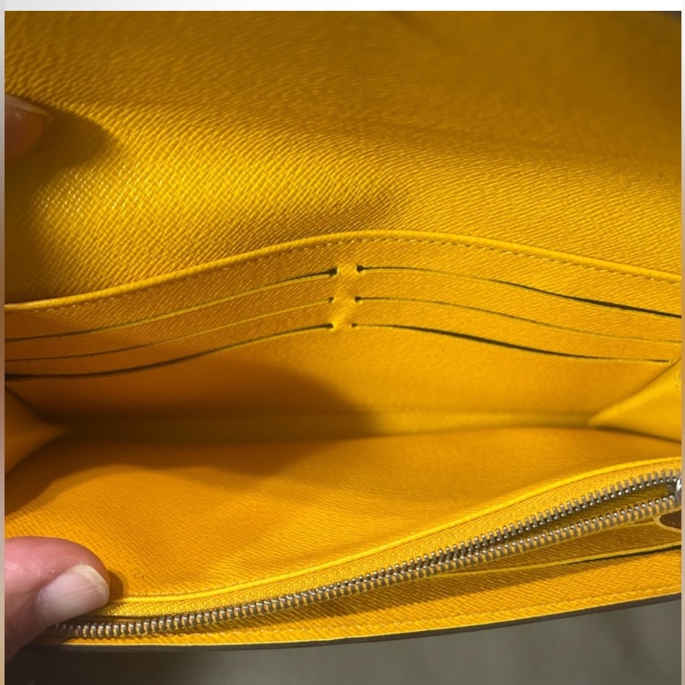 Louis Vuitton™ Yellow Wallet | Vintage - Picture 8 of 11